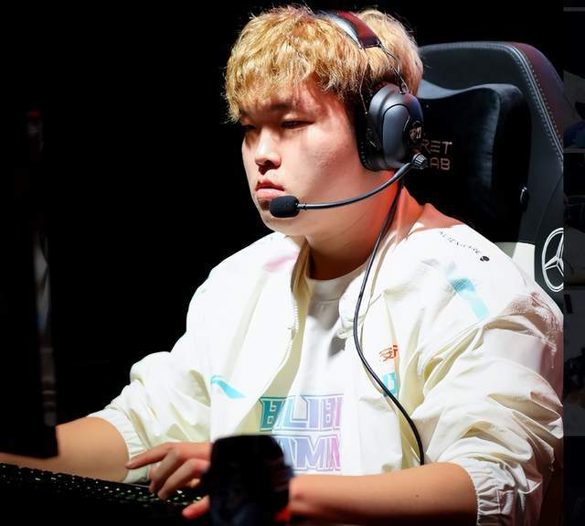 联手开展更 联手开展更